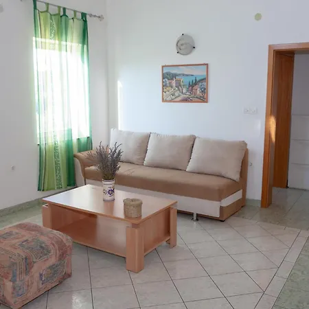 Ana 1 Διαμέρισμα *